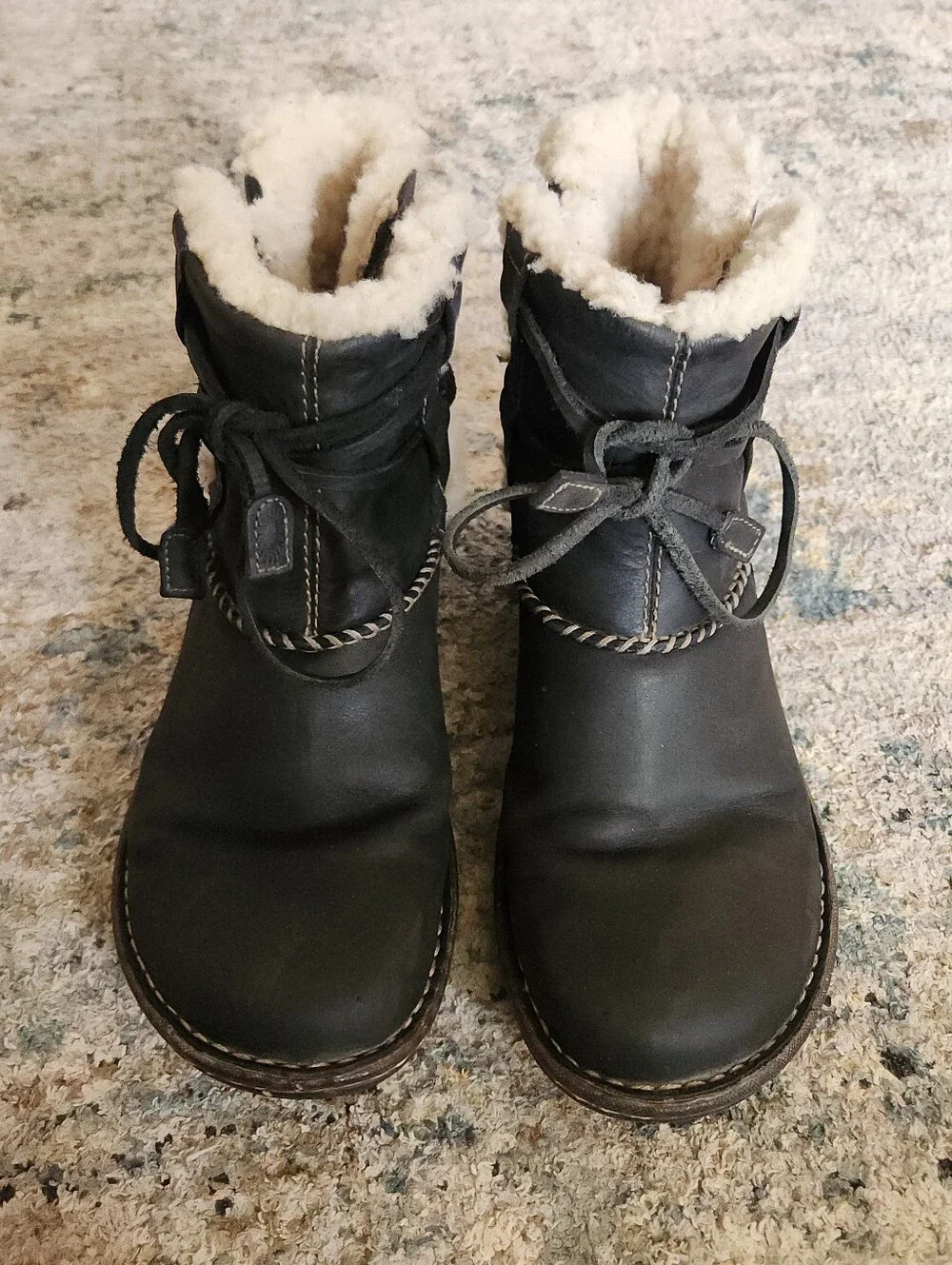 UGG Australia Cove Black Leather Winter Ankle Boots Lacing Warm Comfort 8